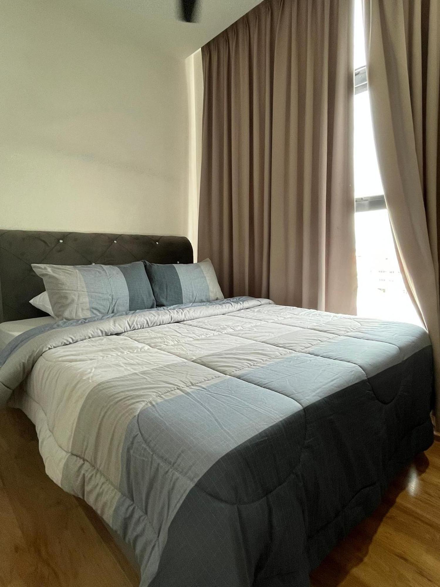 Roxy Apartment Kuching Bagian luar foto