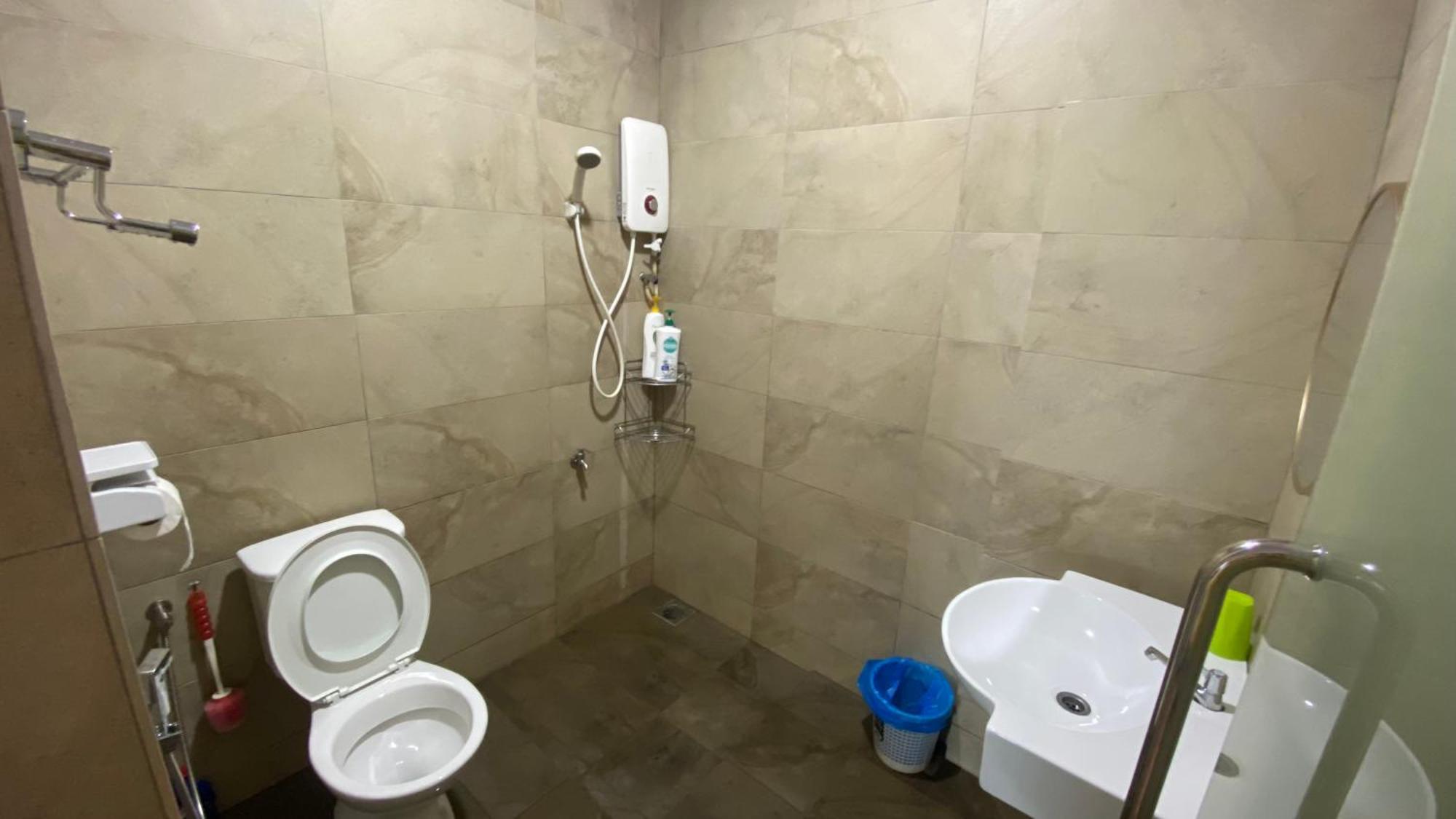 Roxy Apartment Kuching Bagian luar foto