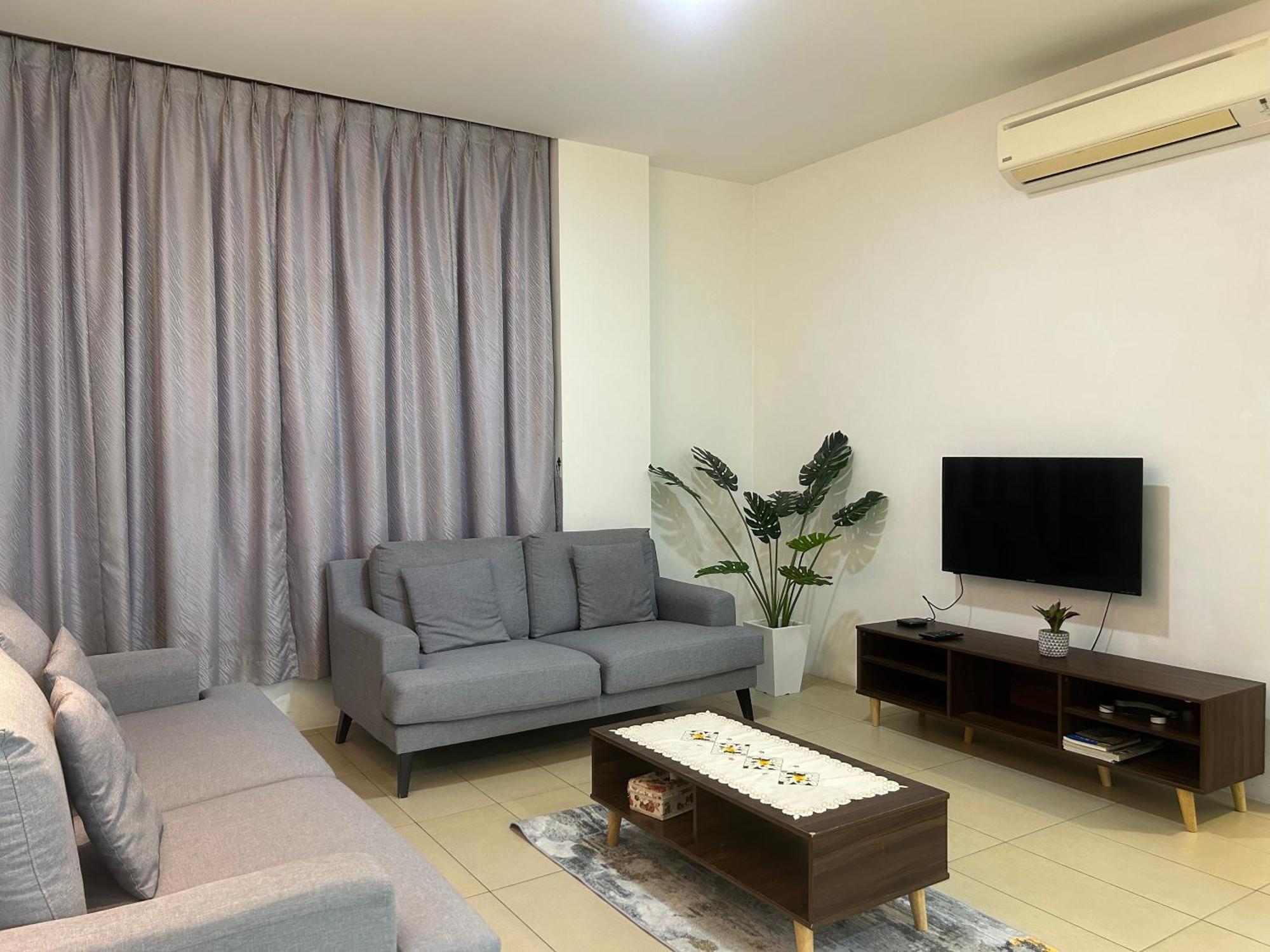 Roxy Apartment Kuching Bagian luar foto