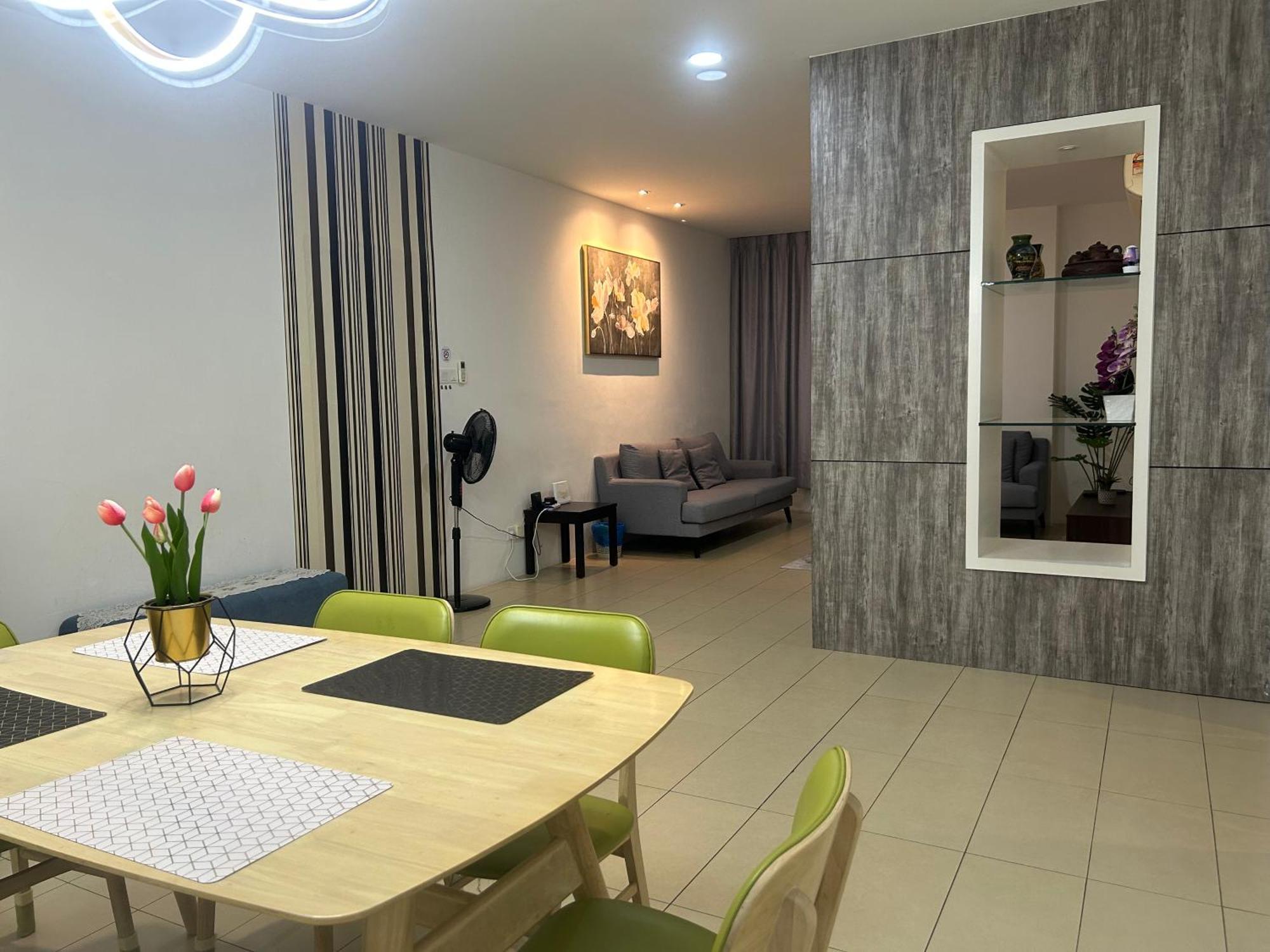 Roxy Apartment Kuching Bagian luar foto