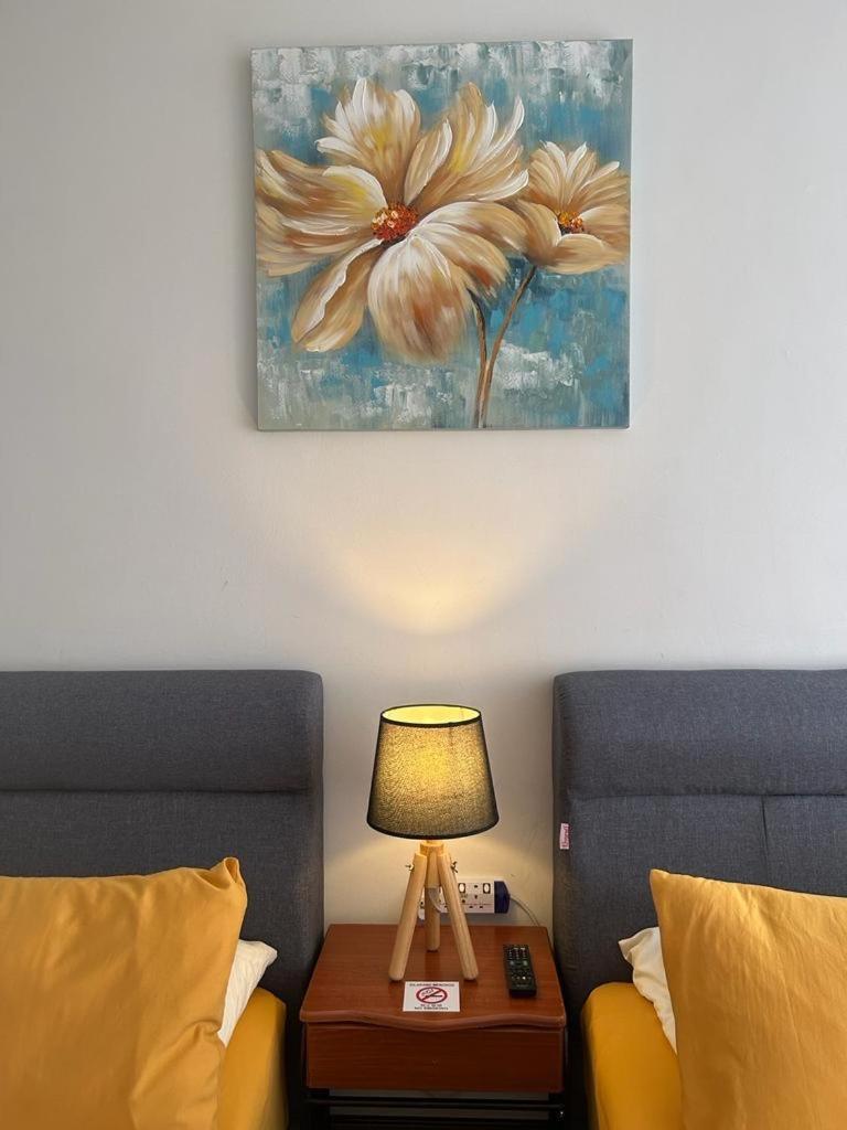 Roxy Apartment Kuching Bagian luar foto